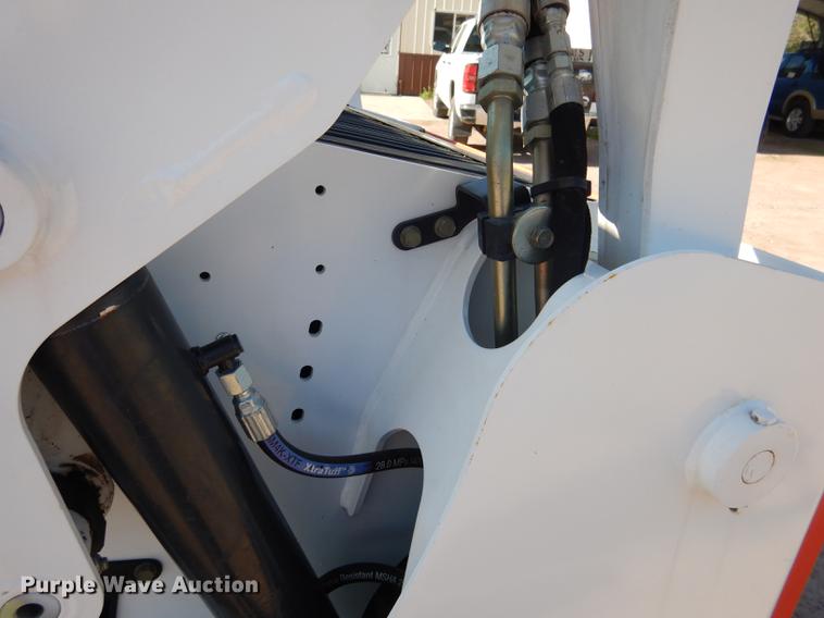 image for item DG5798 2014 Bobcat S530 skid steer