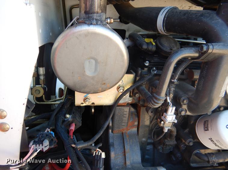image for item DG5798 2014 Bobcat S530 skid steer