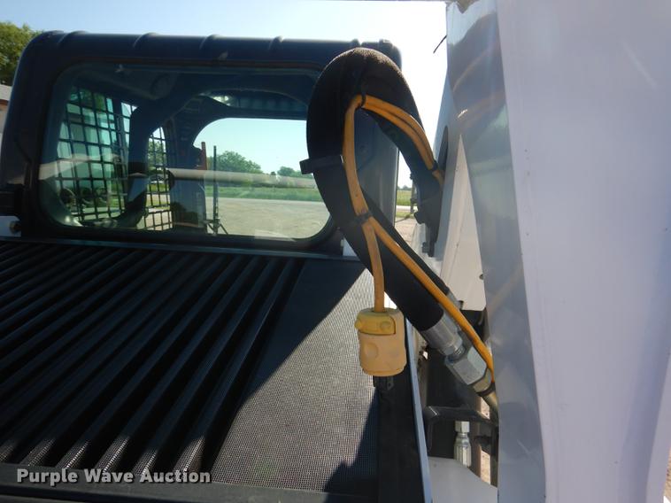 image for item DG5798 2014 Bobcat S530 skid steer