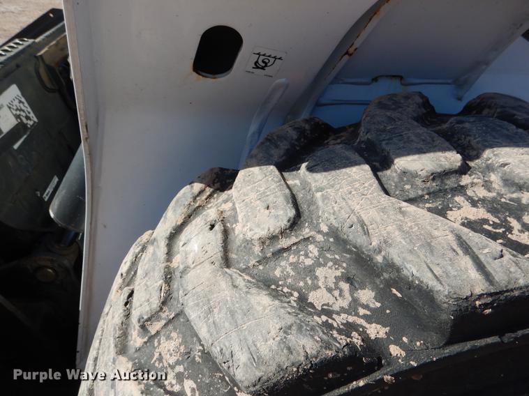 image for item DG5798 2014 Bobcat S530 skid steer