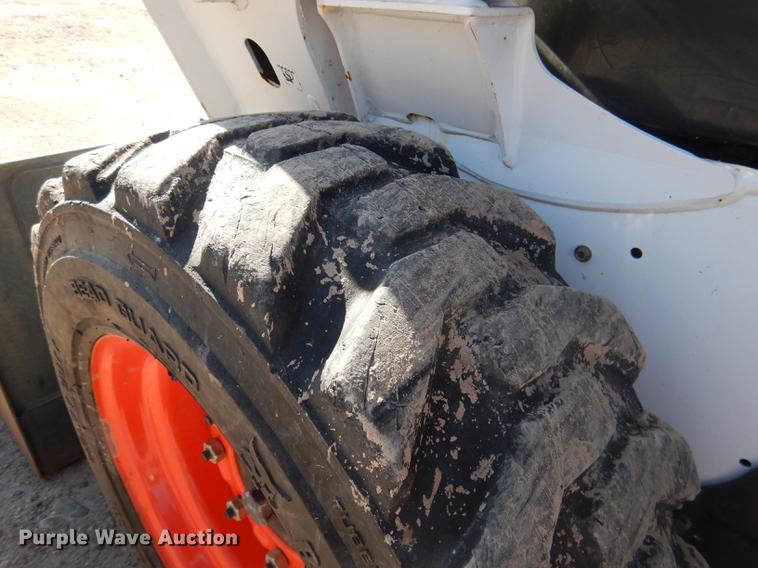image for item DG5798 2014 Bobcat S530 skid steer