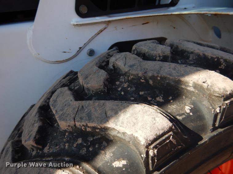 image for item DG5798 2014 Bobcat S530 skid steer