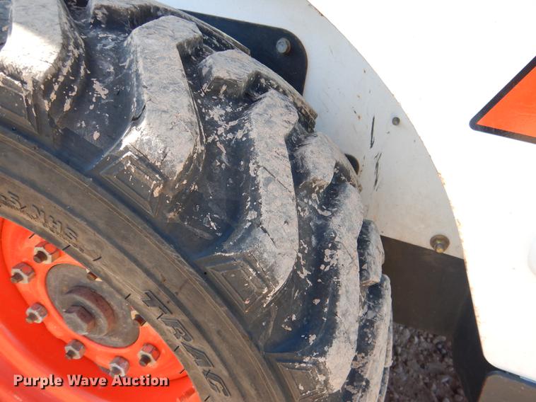 image for item DG5798 2014 Bobcat S530 skid steer