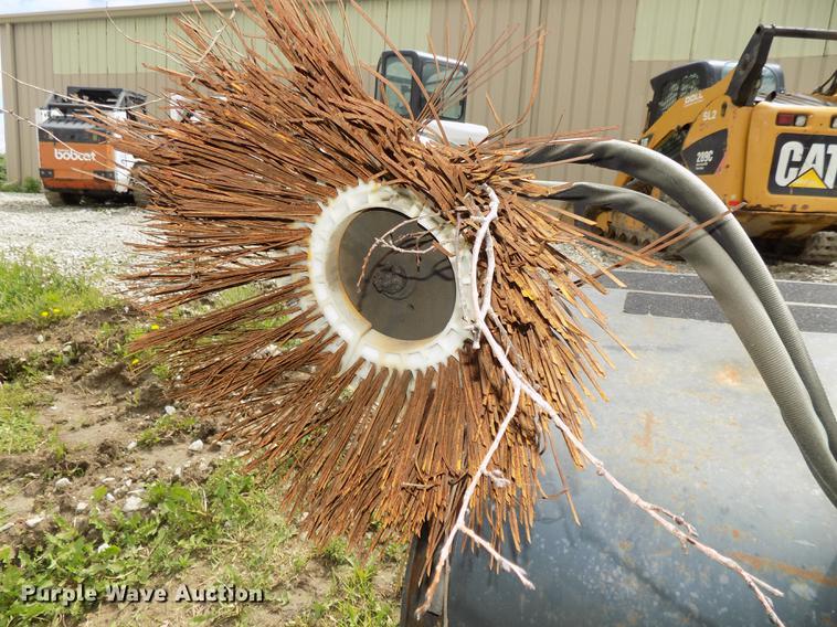 image for item DO9496 Bobcat Sweeper72 skid steer sweeper