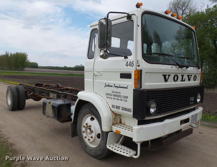 image for item DX9182 1985 Volvo F600 truck cab and chassis