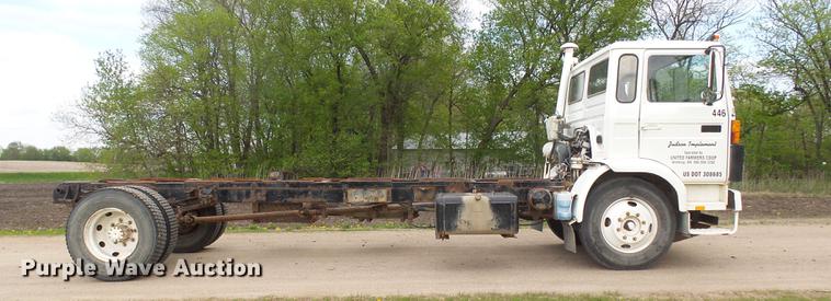 image for item DX9182 1985 Volvo F600 truck cab and chassis