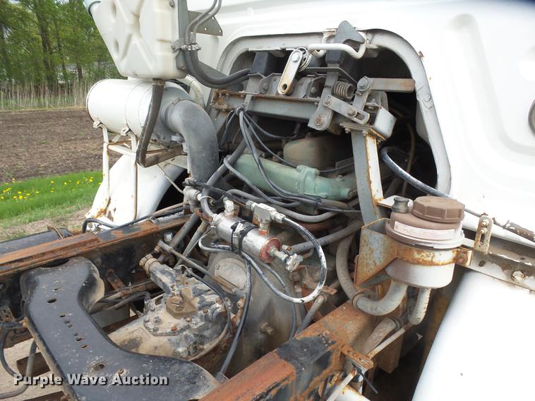 image for item DX9182 1985 Volvo F600 truck cab and chassis