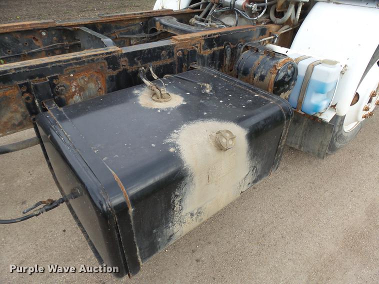 image for item DX9182 1985 Volvo F600 truck cab and chassis