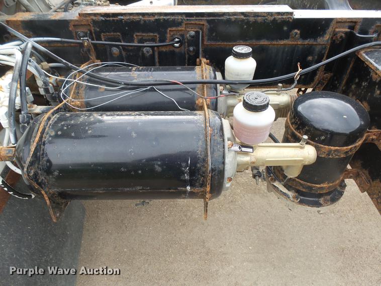 image for item DX9182 1985 Volvo F600 truck cab and chassis