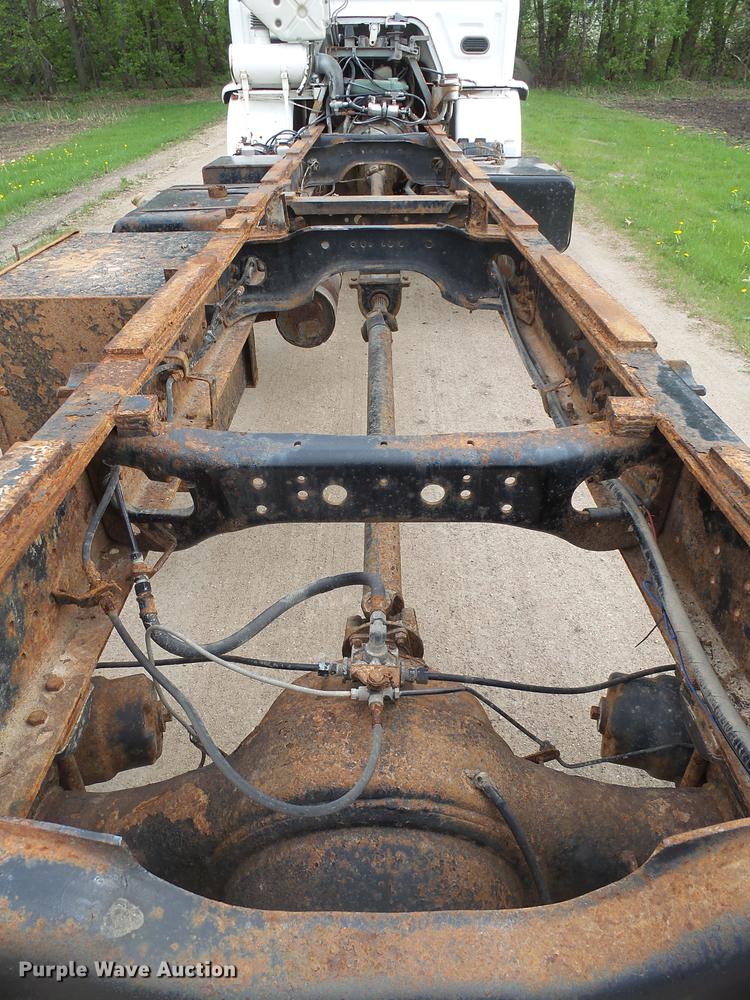 image for item DX9182 1985 Volvo F600 truck cab and chassis