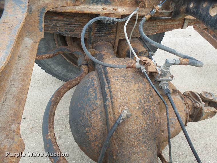 image for item DX9182 1985 Volvo F600 truck cab and chassis