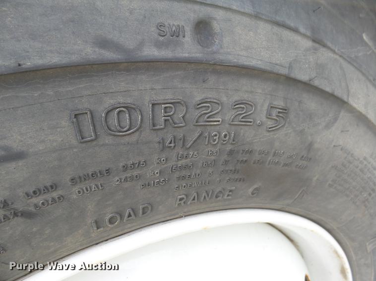 image for item DX9182 1985 Volvo F600 truck cab and chassis