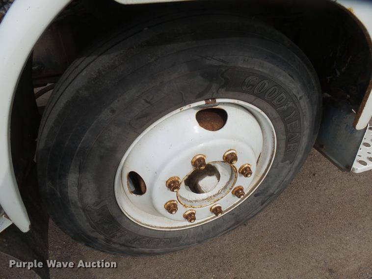 image for item DX9182 1985 Volvo F600 truck cab and chassis