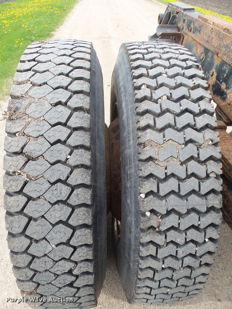 image for item DX9182 1985 Volvo F600 truck cab and chassis