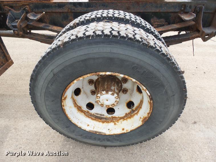 image for item DX9182 1985 Volvo F600 truck cab and chassis