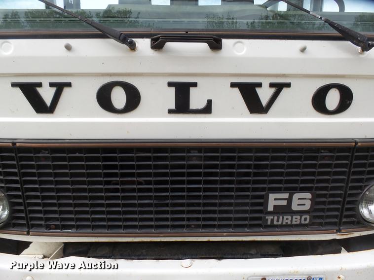 image for item DX9182 1985 Volvo F600 truck cab and chassis