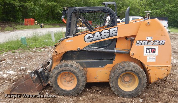 image for item DY9824 2012 Case SR220 skid steer