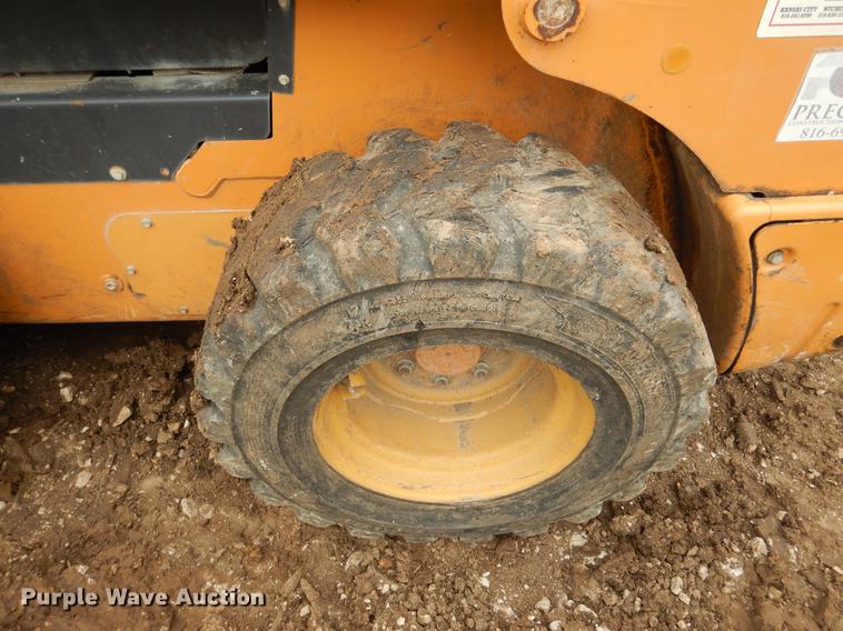 image for item DY9824 2012 Case SR220 skid steer
