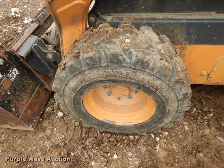 image for item DY9824 2012 Case SR220 skid steer