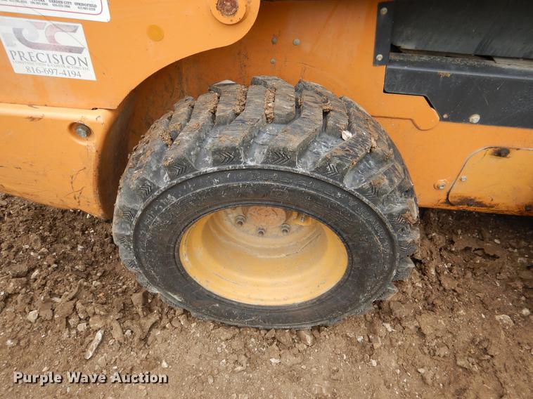 image for item DY9824 2012 Case SR220 skid steer