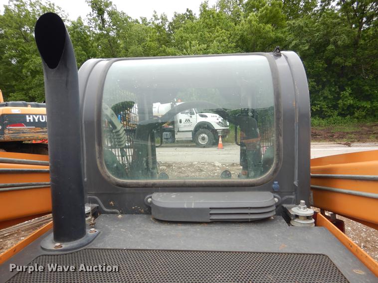 image for item DY9824 2012 Case SR220 skid steer