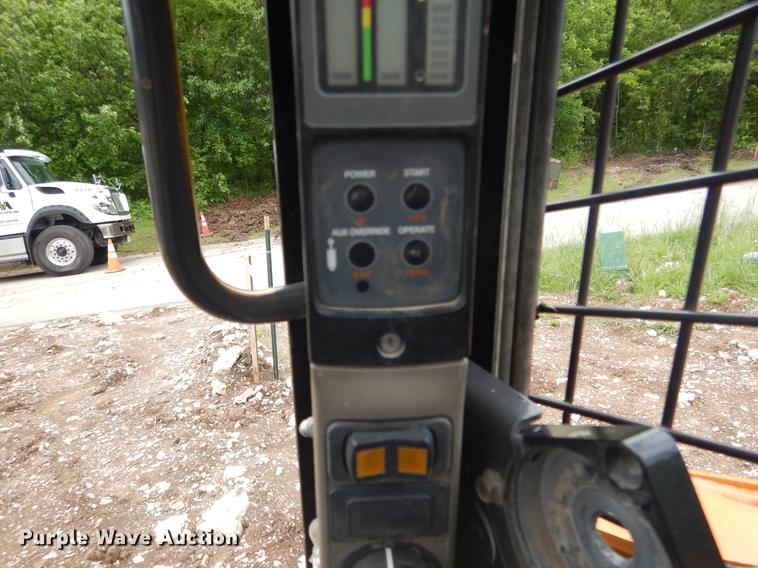 image for item DY9824 2012 Case SR220 skid steer