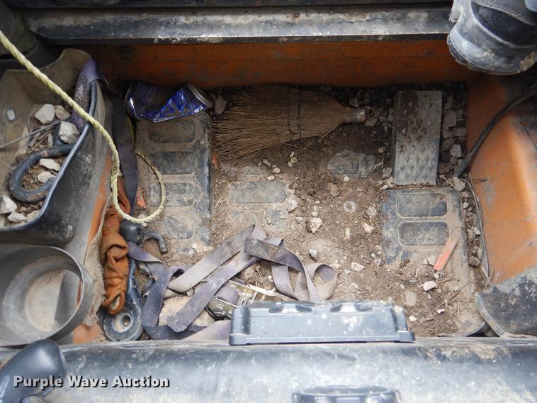 image for item DY9824 2012 Case SR220 skid steer