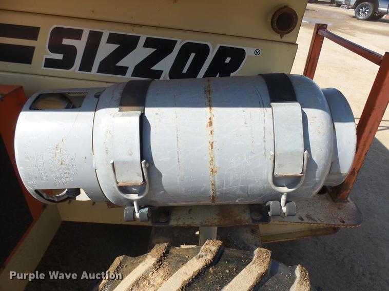 image for item EF9526 1998 JLG 33RTS scissor lift