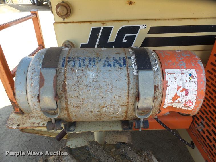 image for item EF9526 1998 JLG 33RTS scissor lift