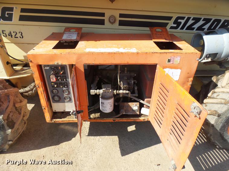 image for item EF9526 1998 JLG 33RTS scissor lift