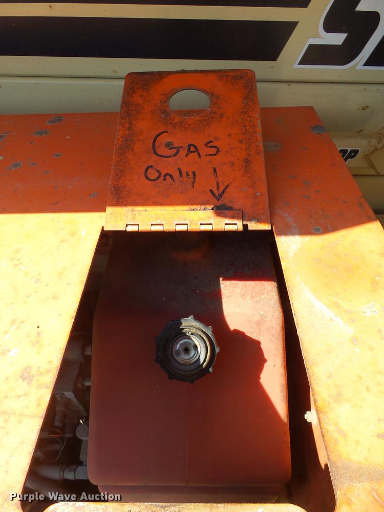 image for item EF9526 1998 JLG 33RTS scissor lift