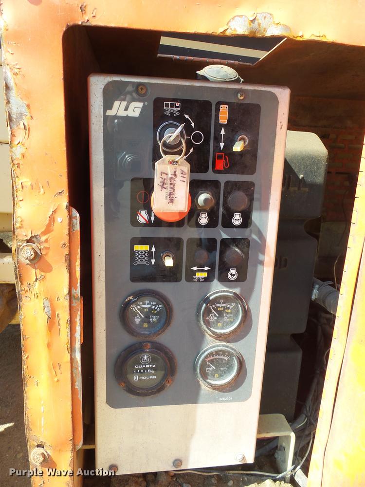 image for item EF9526 1998 JLG 33RTS scissor lift