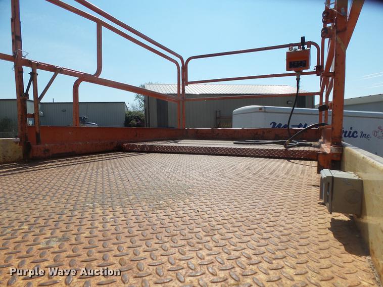 image for item EF9526 1998 JLG 33RTS scissor lift