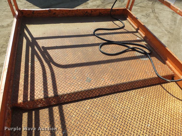 image for item EF9526 1998 JLG 33RTS scissor lift