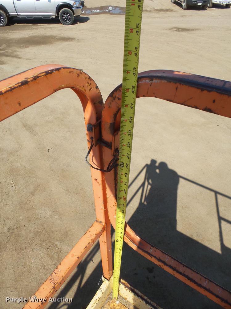 image for item EF9526 1998 JLG 33RTS scissor lift