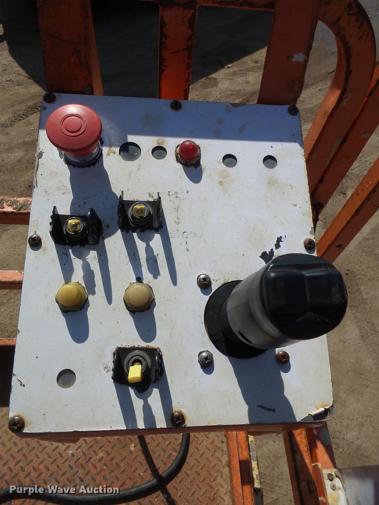 image for item EF9526 1998 JLG 33RTS scissor lift