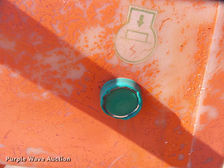 image for item EF9526 1998 JLG 33RTS scissor lift