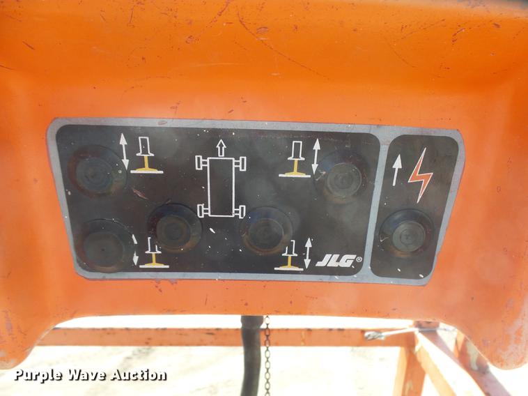 image for item EF9526 1998 JLG 33RTS scissor lift