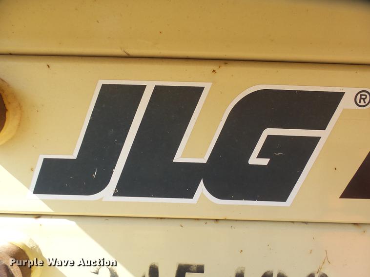 image for item EF9526 1998 JLG 33RTS scissor lift