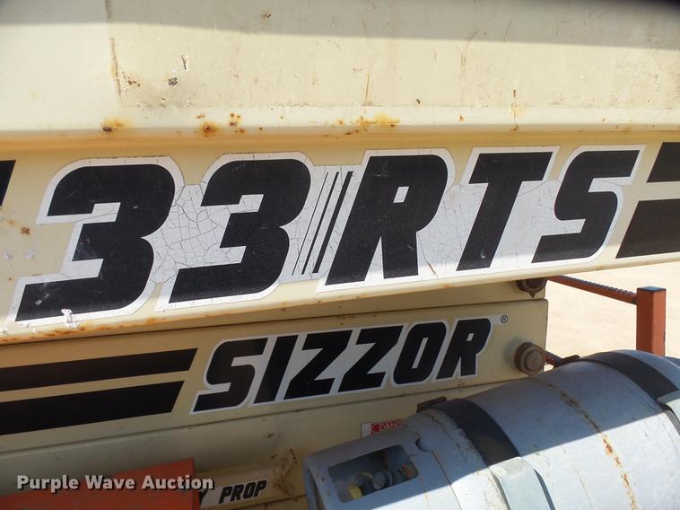 image for item EF9526 1998 JLG 33RTS scissor lift