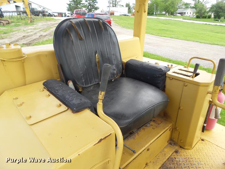 image for item EM9189 1977 Caterpillar D6D dozer