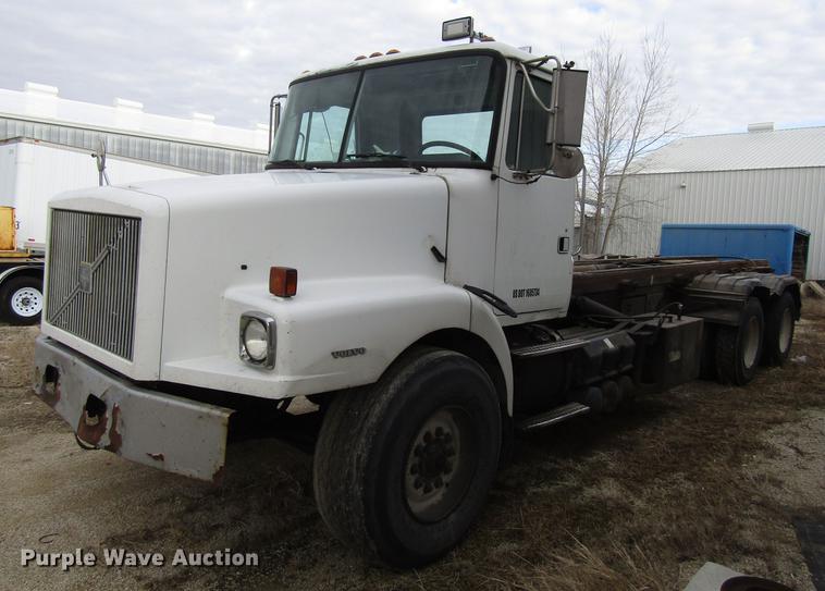 image for item EU9599 1996 Volvo WG roll off container truck