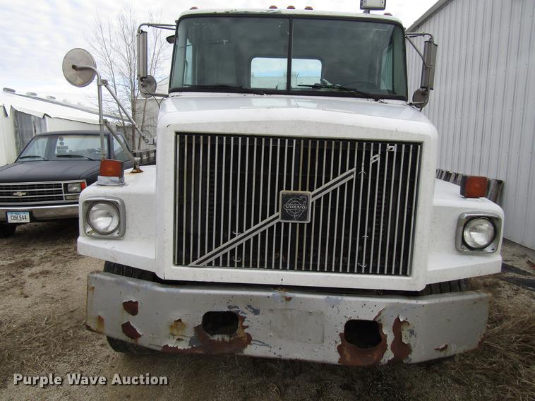 image for item EU9599 1996 Volvo WG roll off container truck