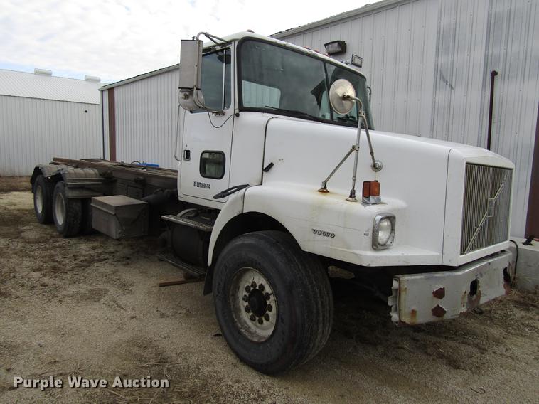 image for item EU9599 1996 Volvo WG roll off container truck