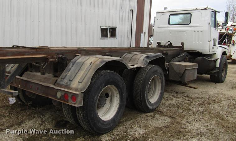 image for item EU9599 1996 Volvo WG roll off container truck