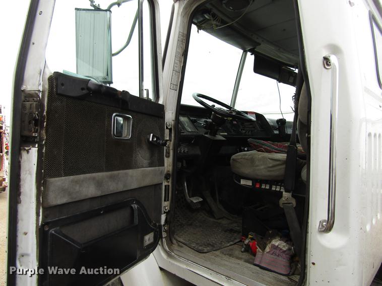 image for item EU9599 1996 Volvo WG roll off container truck