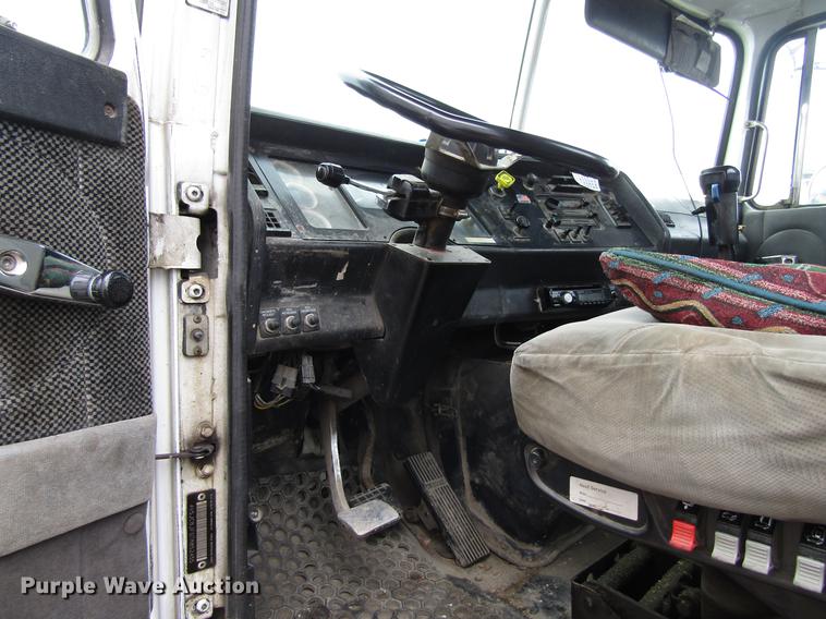 image for item EU9599 1996 Volvo WG roll off container truck