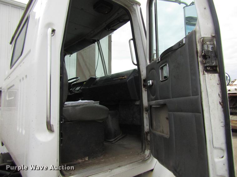 image for item EU9599 1996 Volvo WG roll off container truck