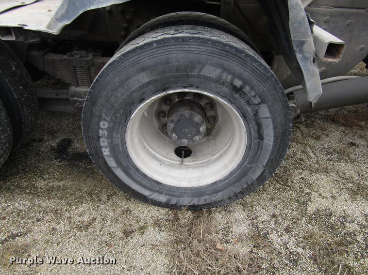 image for item EU9599 1996 Volvo WG roll off container truck