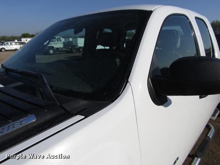 image for item EU9637 2011 Chevrolet Silverado 2500HD Ext. Cab pickup truck
